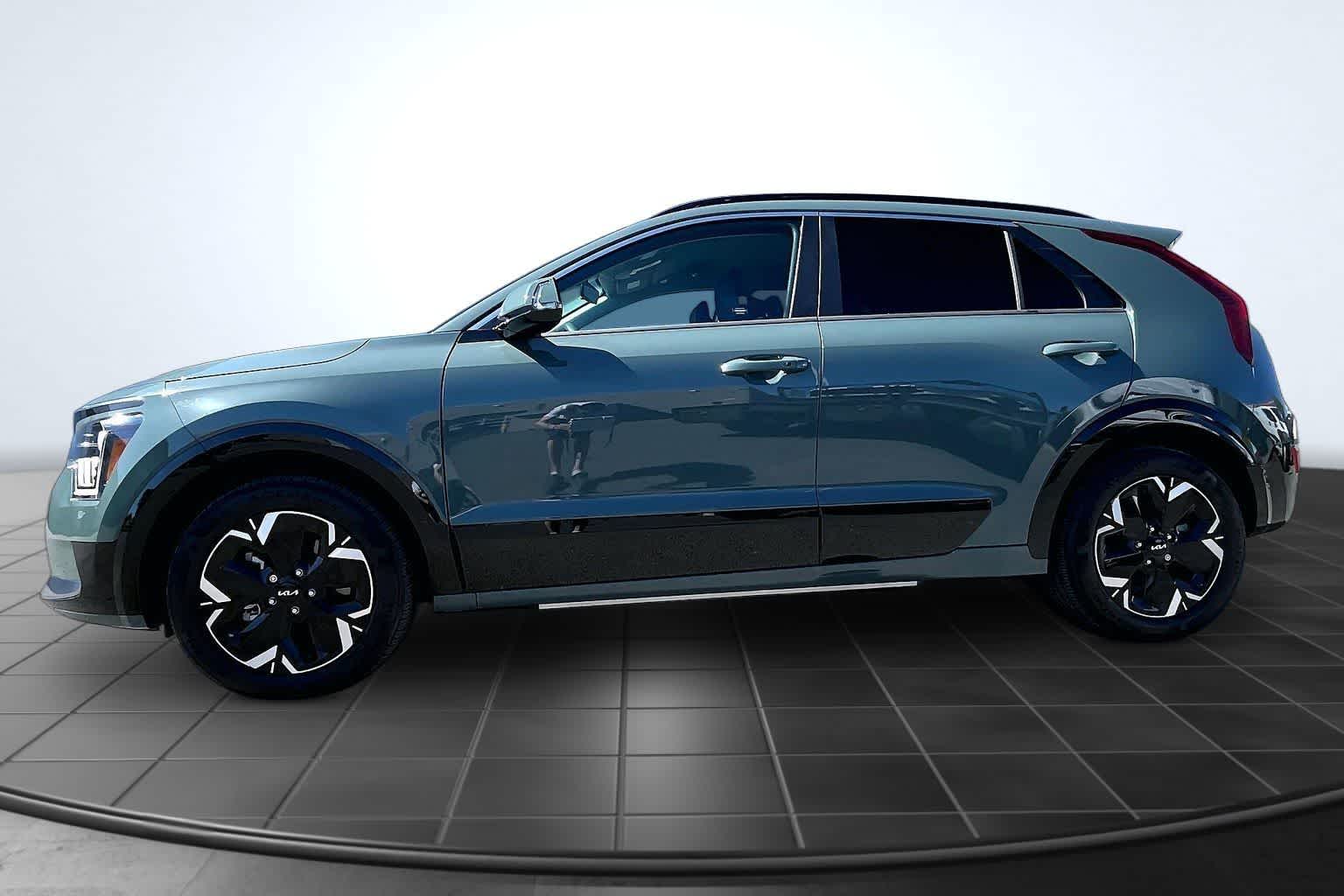 Thumbnail: 2024 Kia Niro - 3