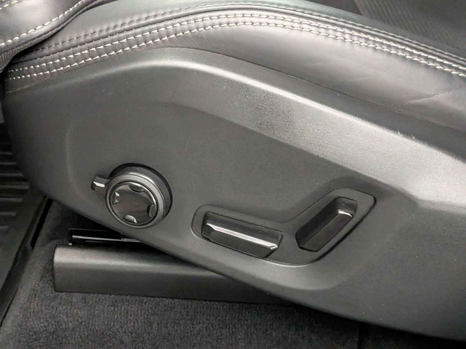 Thumbnail: 2022 Volvo XC60 - 18