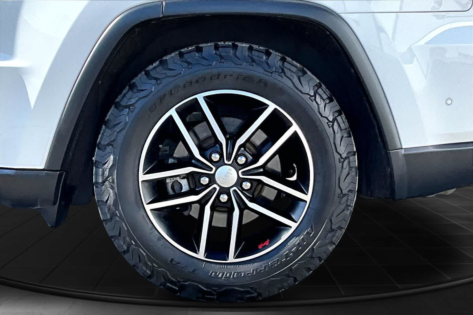 Thumbnail: 2020 Jeep Grand Cherokee - 35