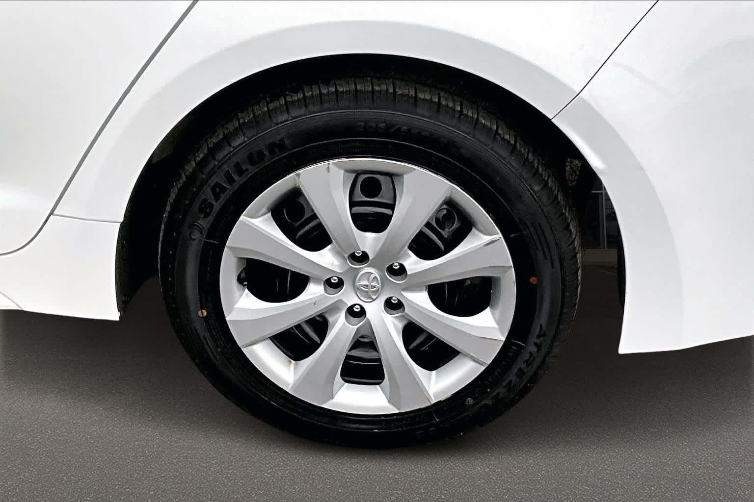 Thumbnail: 2024 Toyota Corolla - 36