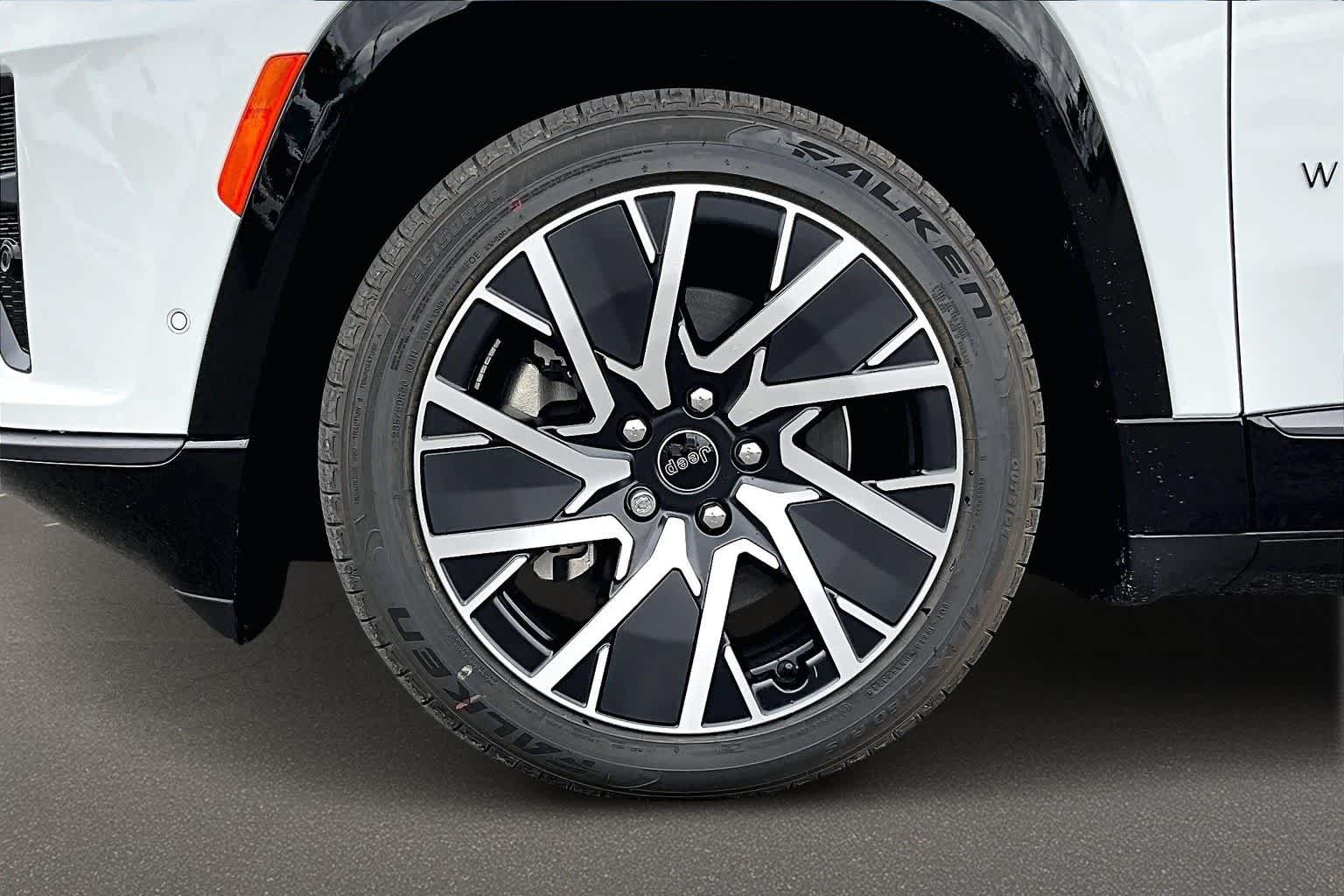 Thumbnail: 2025 Jeep Wagoneer S - 8