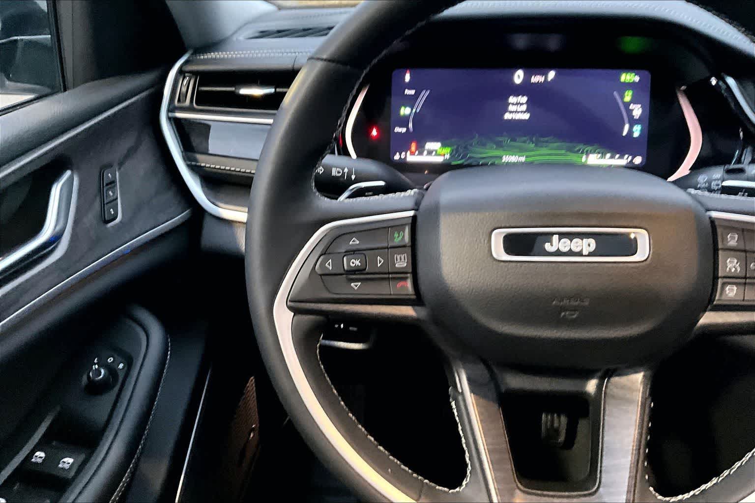 Thumbnail: 2022 Jeep Grand Cherokee - 25