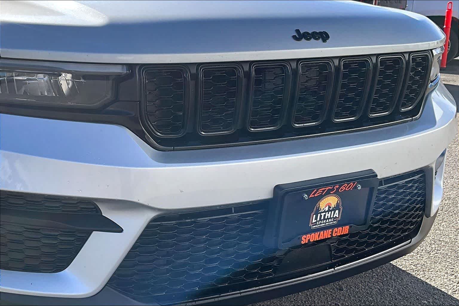 Thumbnail: 2024 Jeep Grand Cherokee - 33