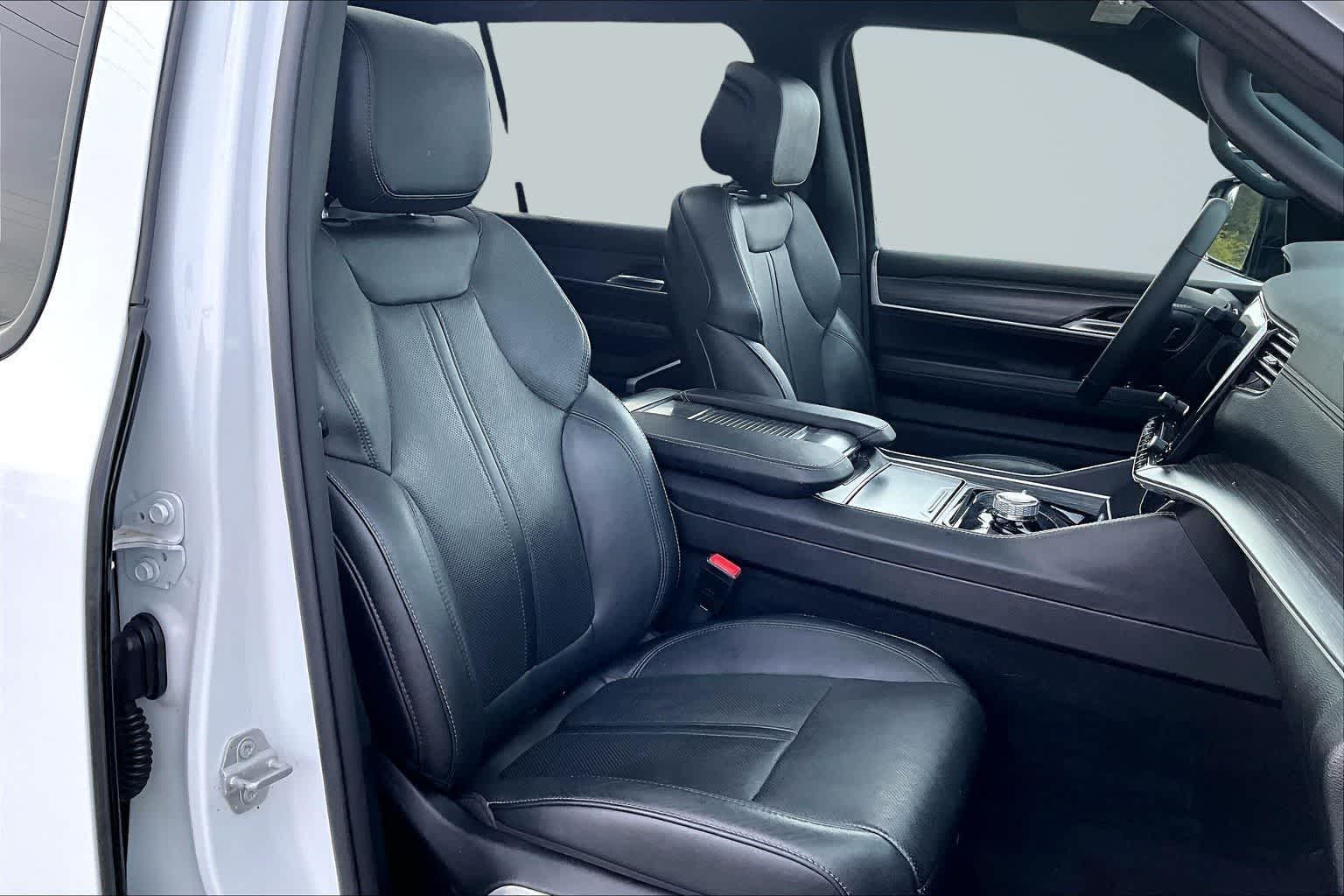 Thumbnail: 2023 Jeep Wagoneer - 14