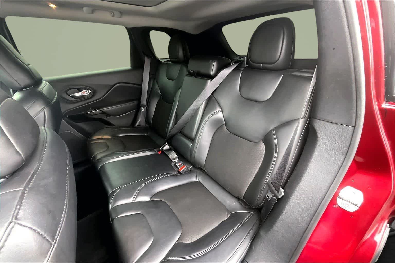 Thumbnail: 2020 Jeep Cherokee - 13