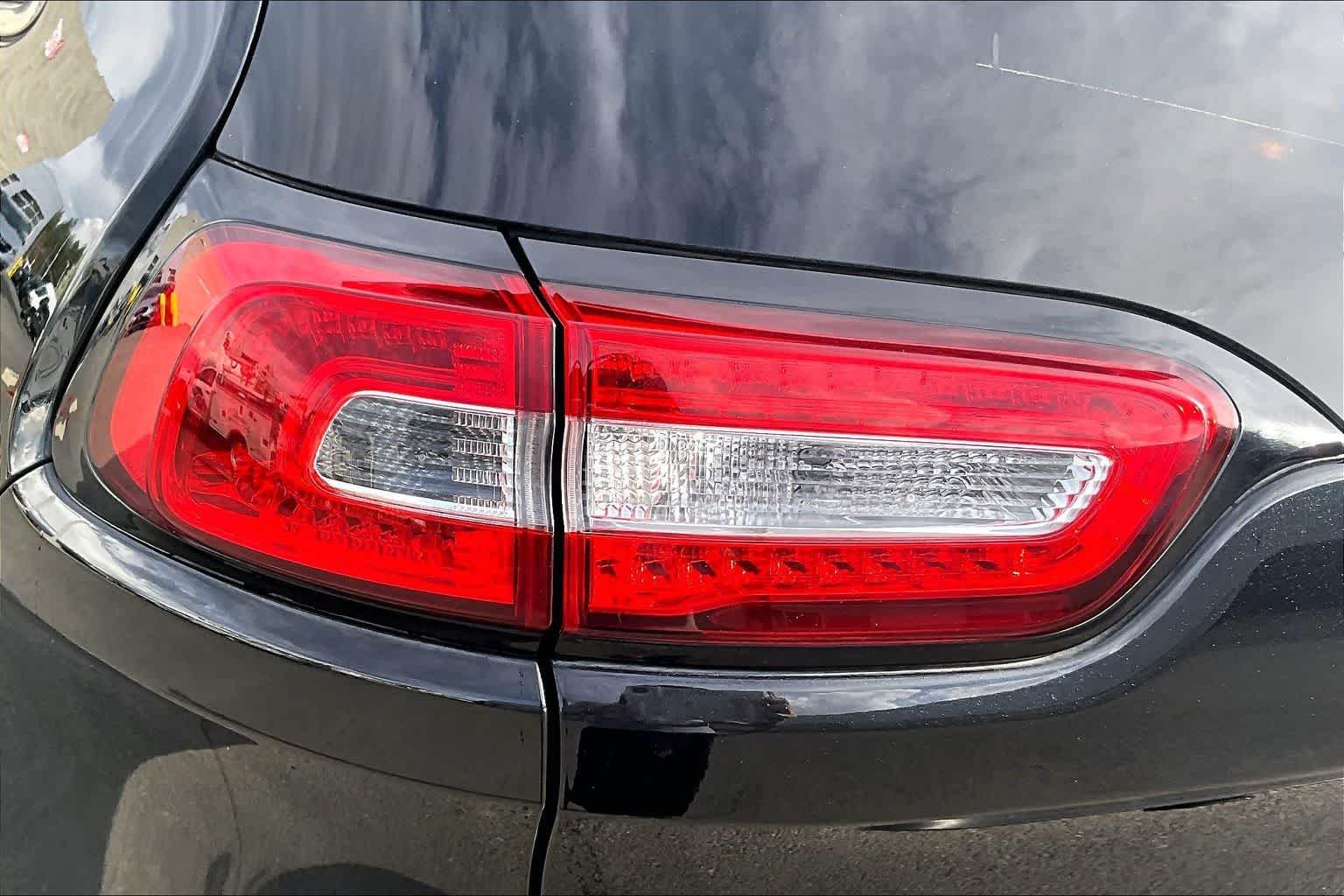 Thumbnail: 2015 Jeep Cherokee - 32