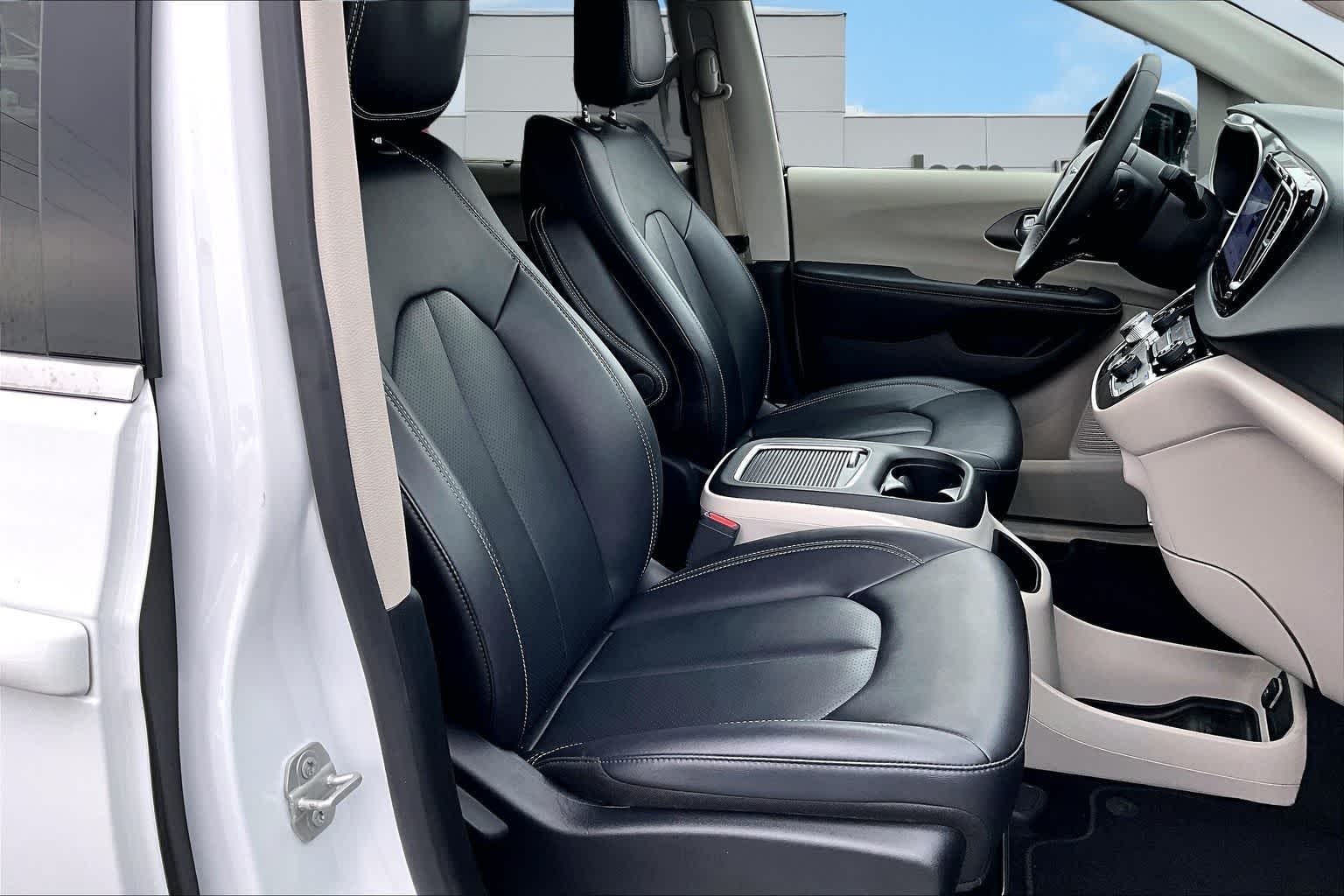 Thumbnail: 2024 Chrysler Pacifica - 14