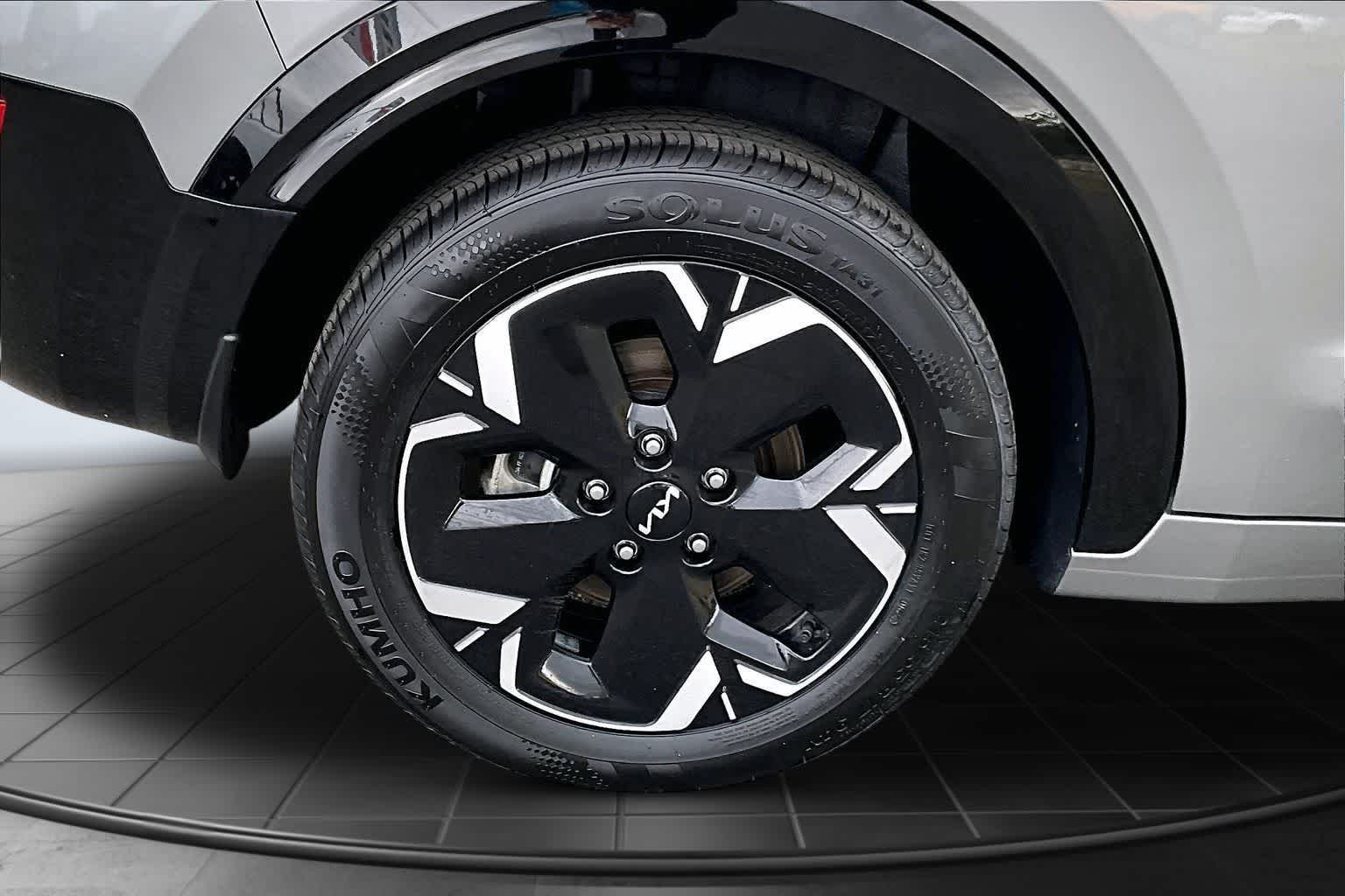 Thumbnail: 2024 Kia Niro - 35