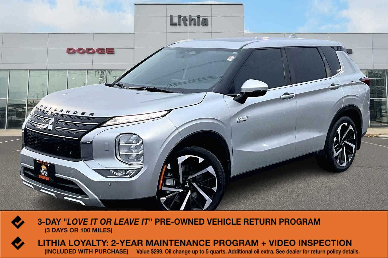 2023 Mitsubishi Outlander SE's photo