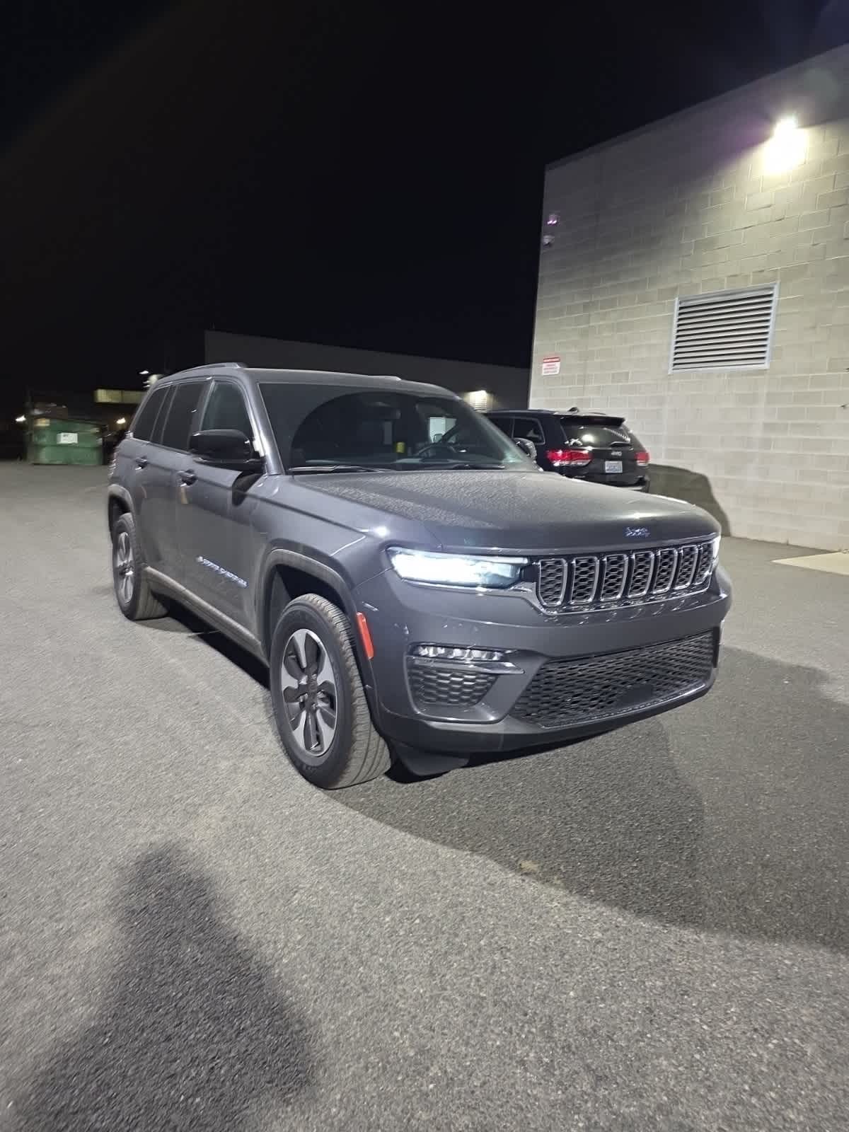 2024 Jeep Cherokee Limited 4xe photo 3
