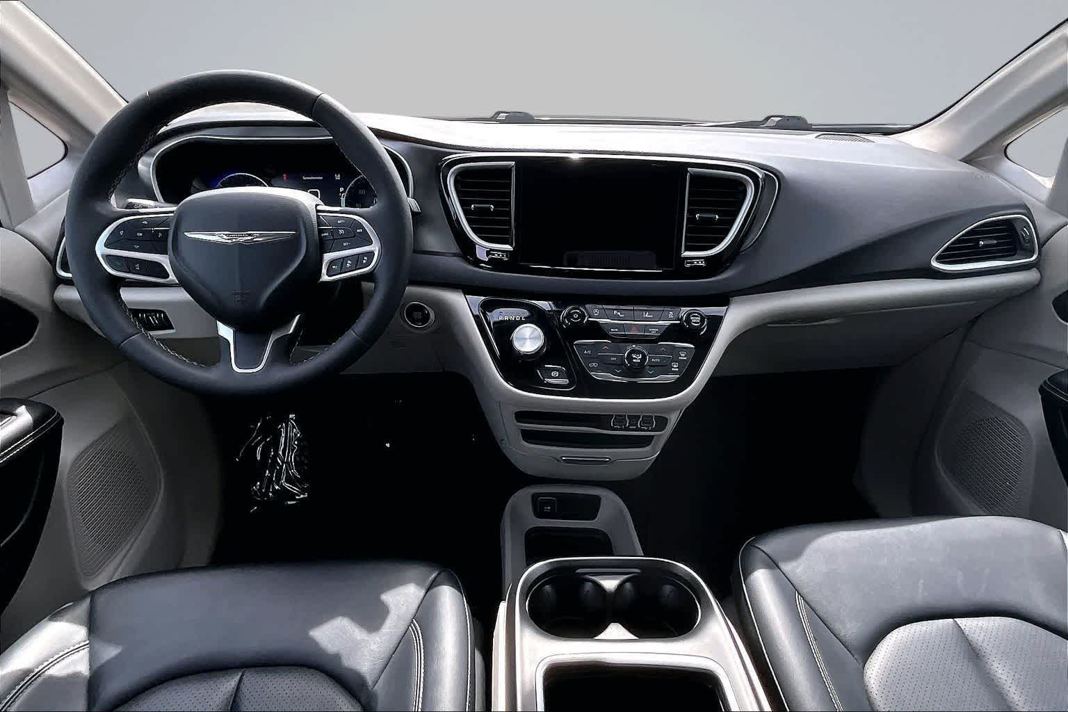 Thumbnail: 2024 Chrysler Pacifica - 10