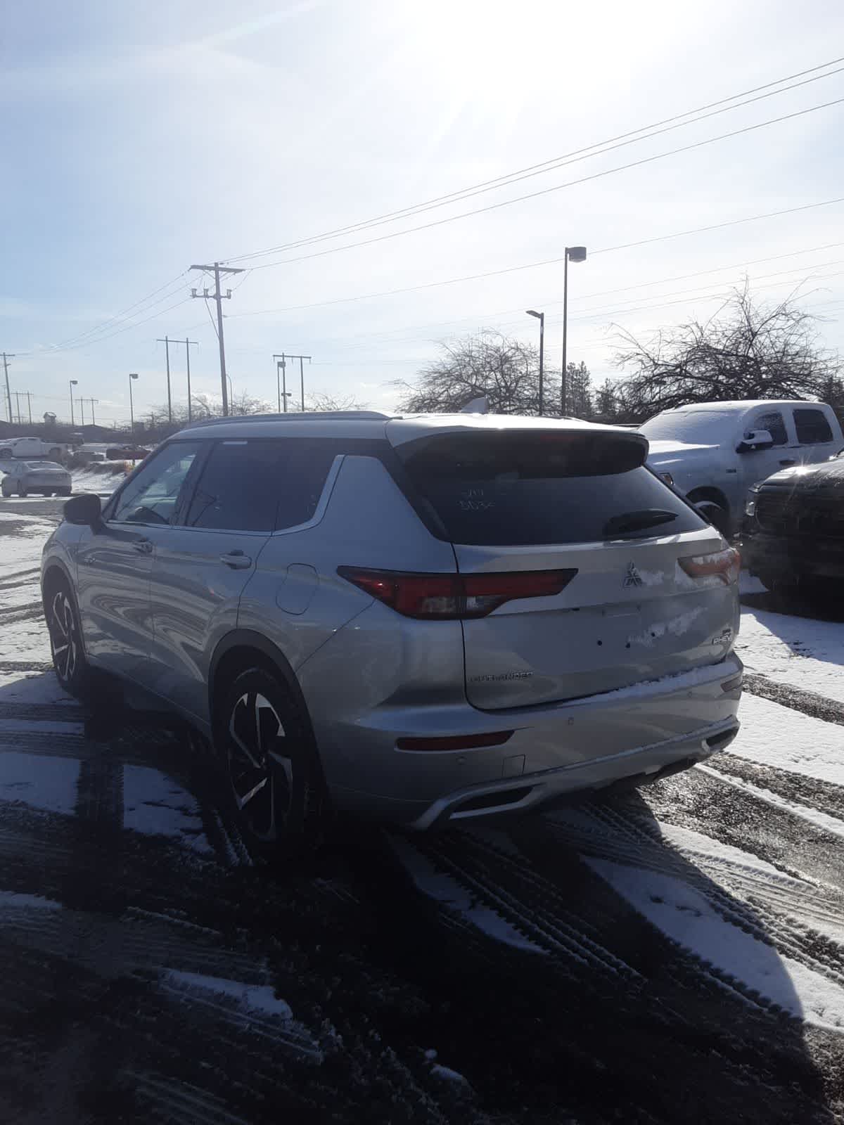 Thumbnail: 2023 Mitsubishi Outlander - 6