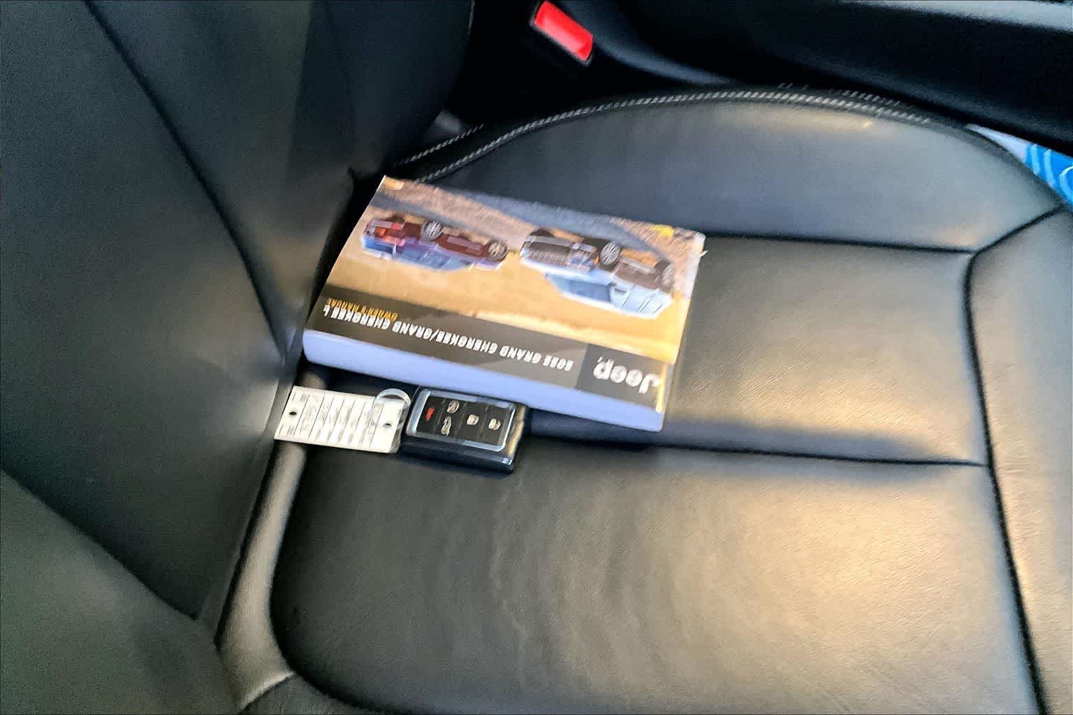 Thumbnail: 2022 Jeep Grand Cherokee - 20