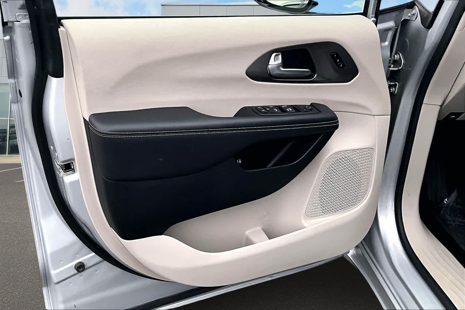 Thumbnail: 2024 Chrysler Pacifica - 28