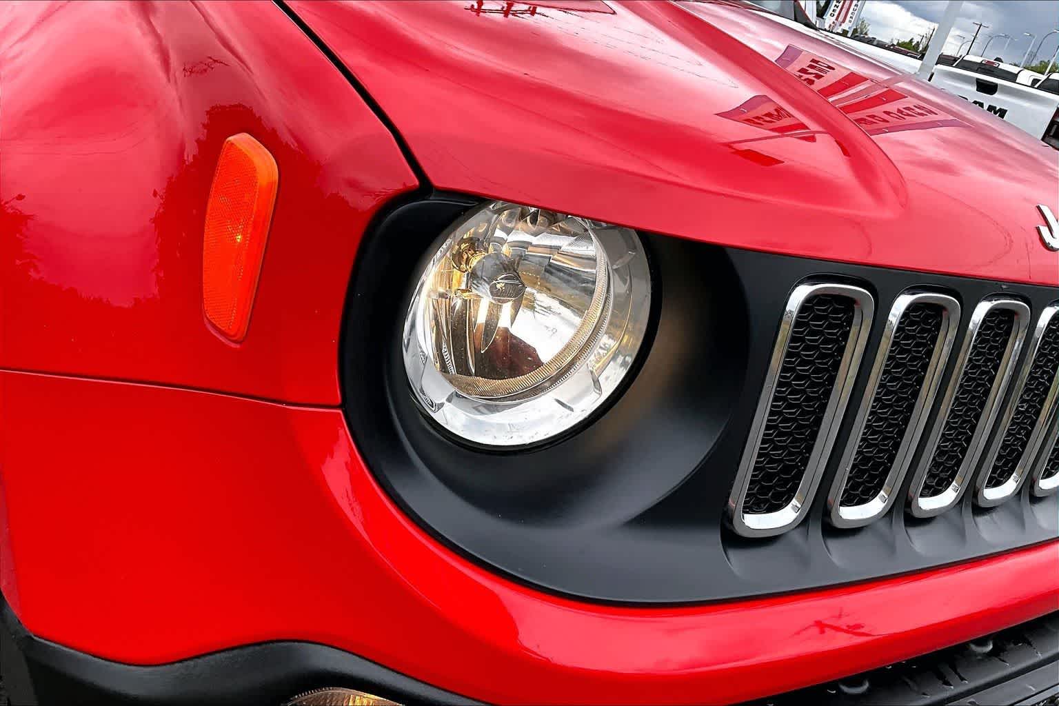 Thumbnail: 2018 Jeep Renegade - 31
