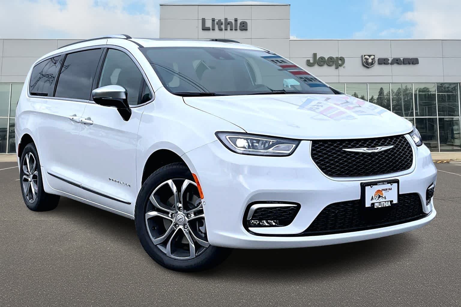 Thumbnail: 2026 Chrysler Pacifica - 22