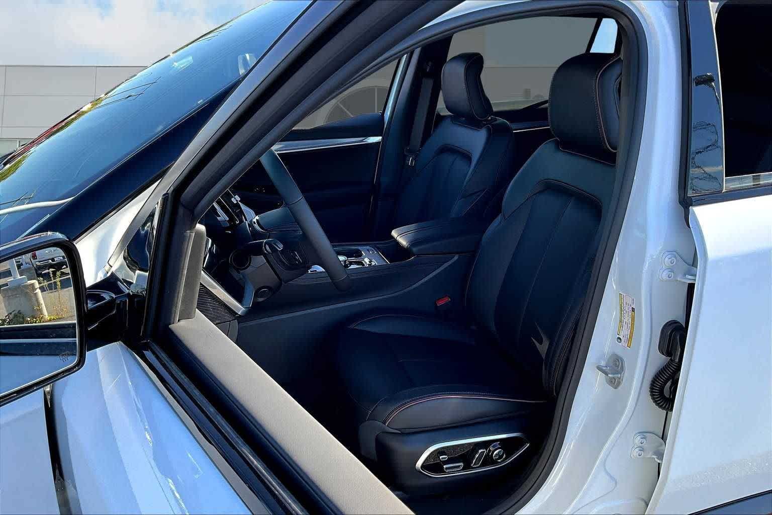 Thumbnail: 2025 Jeep Wagoneer S - 11