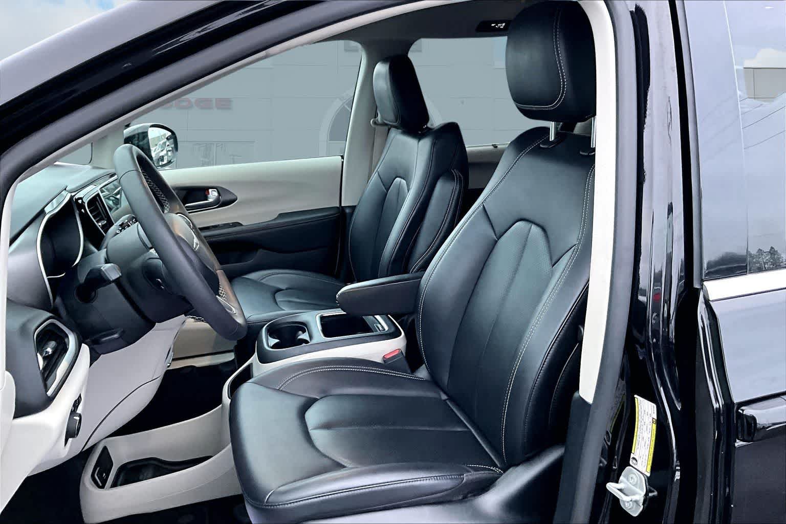 Thumbnail: 2024 Chrysler Pacifica - 11