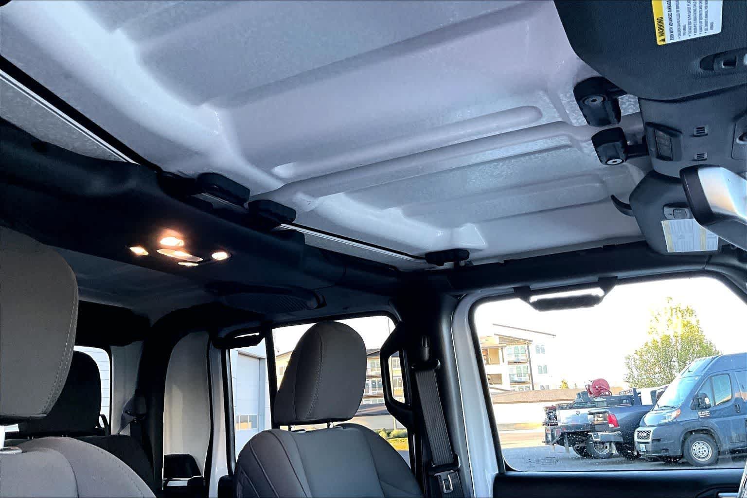 Thumbnail: 2022 Jeep Gladiator - 30