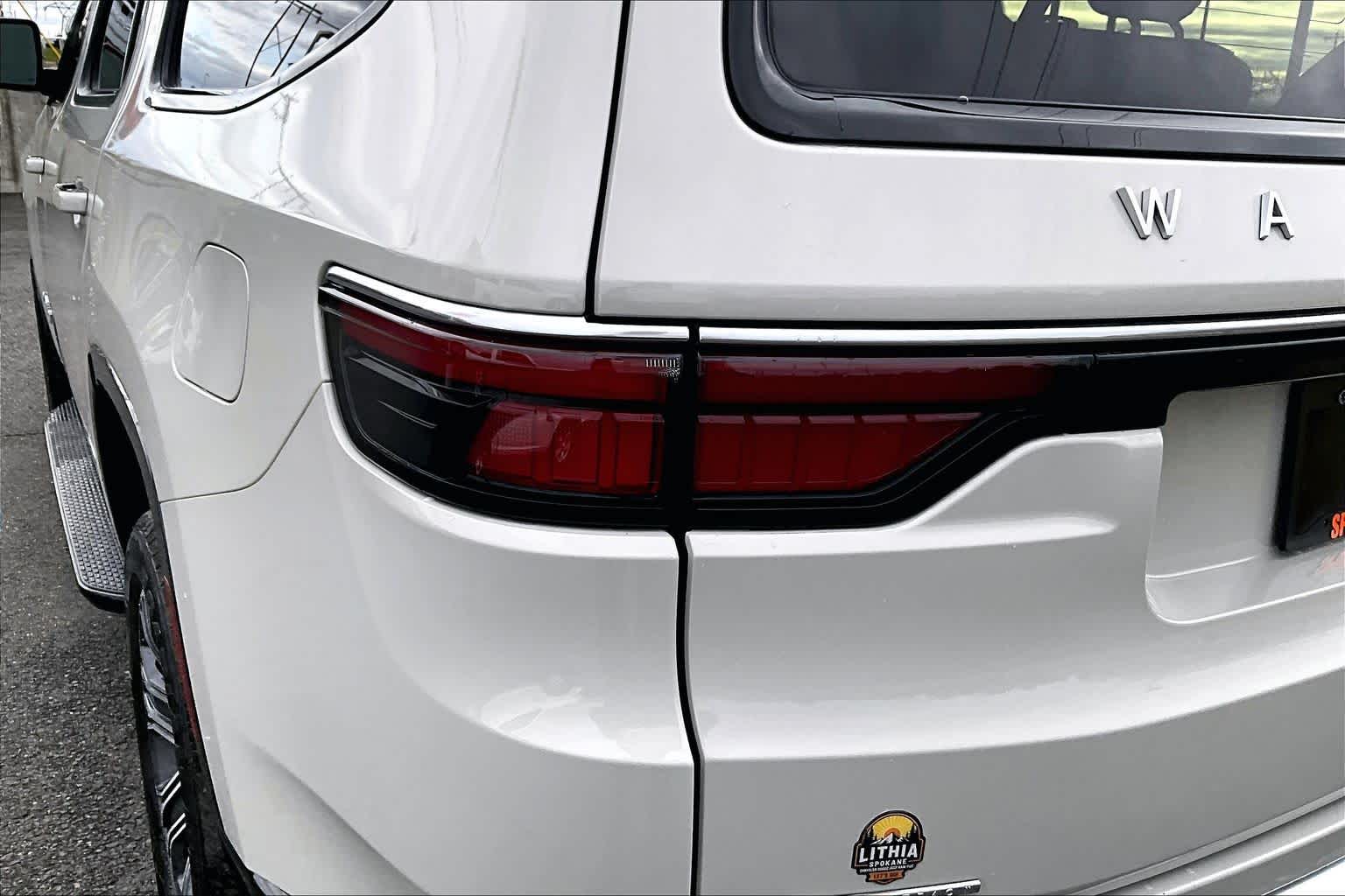 Thumbnail: 2022 Jeep Wagoneer - 32