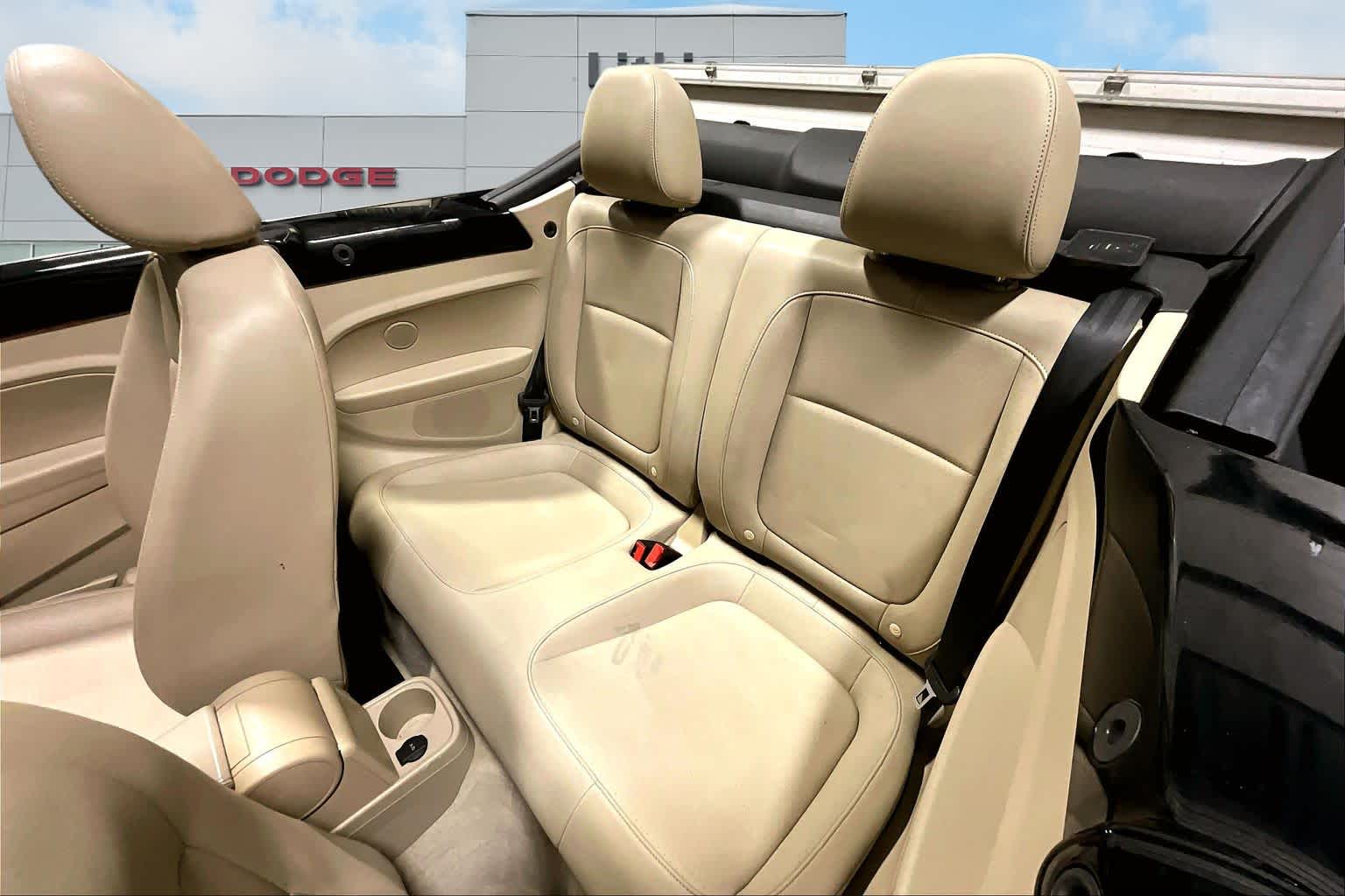 Thumbnail: 2015 Volkswagen Beetle - 13