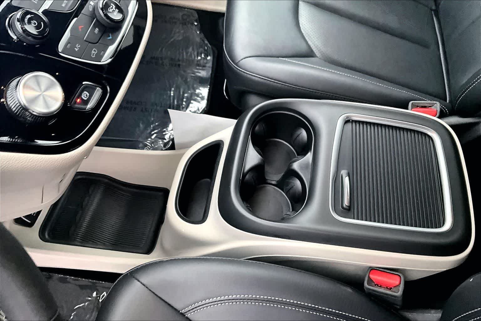 Thumbnail: 2024 Chrysler Pacifica - 17