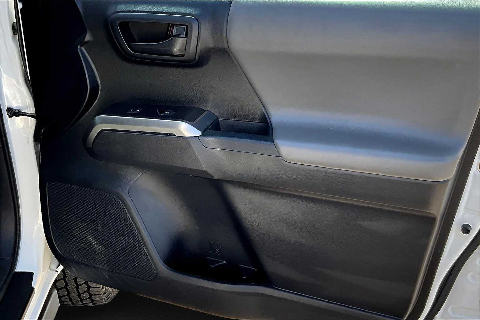 Thumbnail: 2020 Toyota Tacoma - 29
