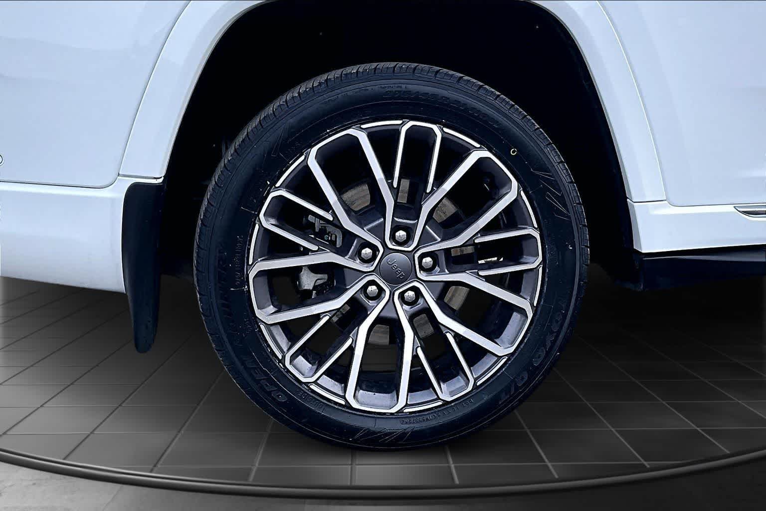 Thumbnail: 2024 Jeep Grand Cherokee L - 35