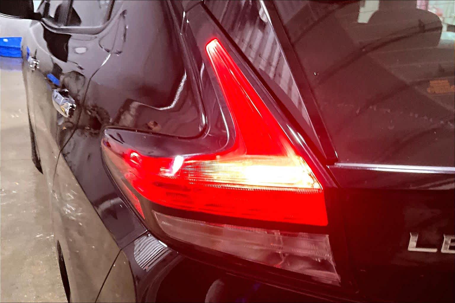 Thumbnail: 2022 Nissan Leaf - 32