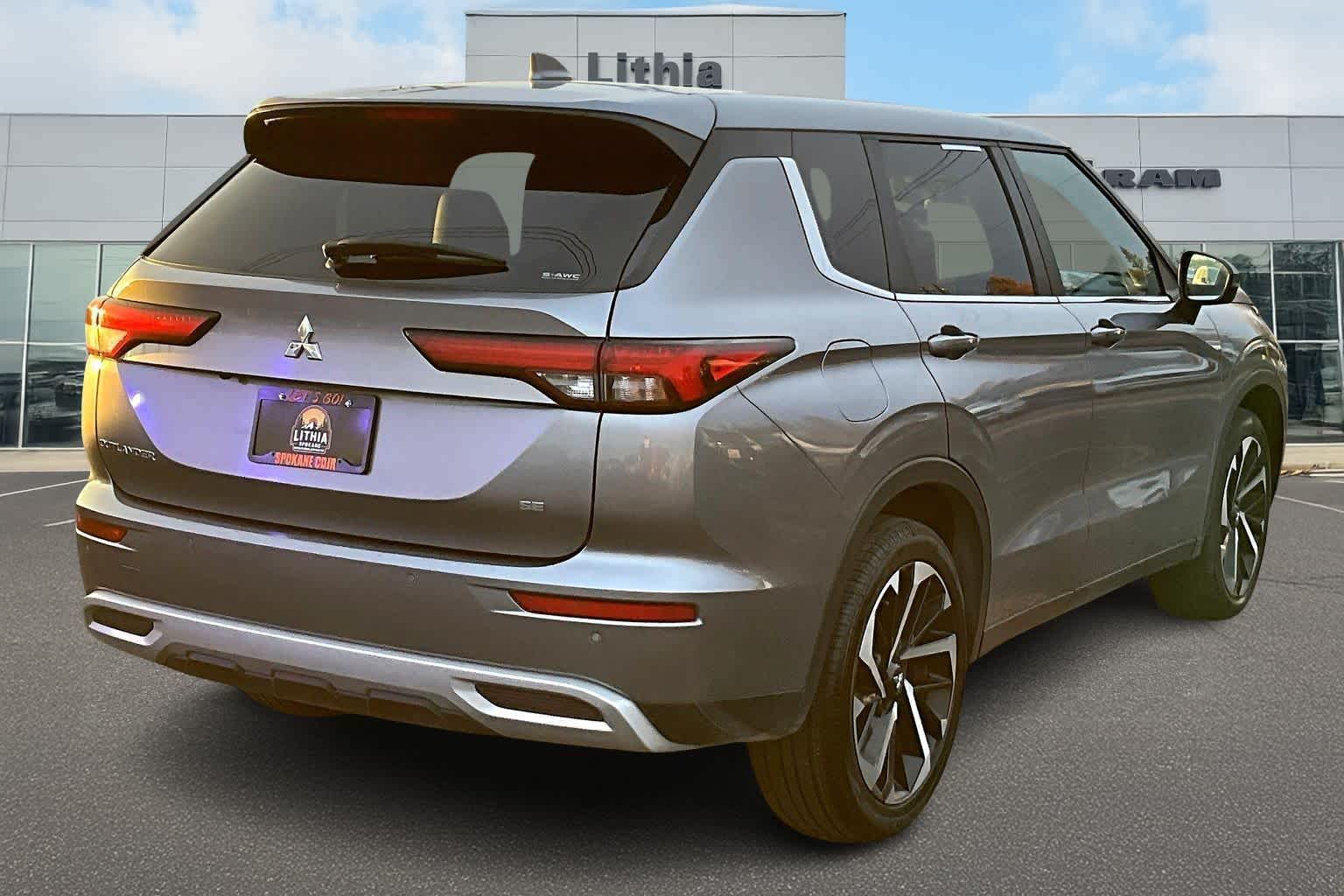 Thumbnail: 2024 Mitsubishi Outlander - 23