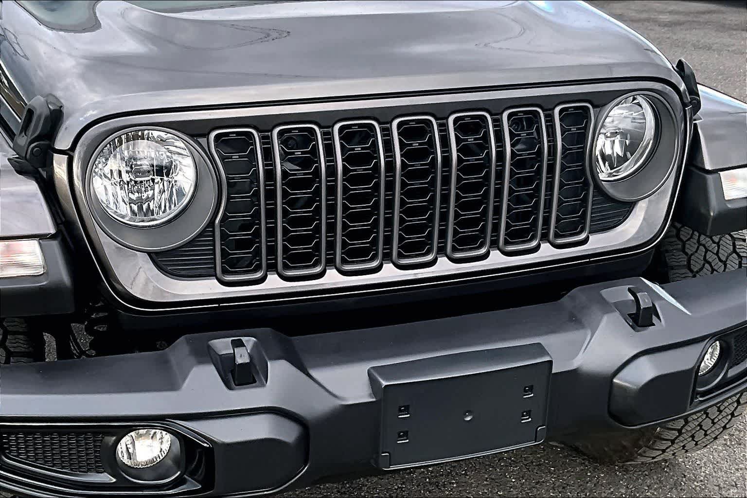 Thumbnail: 2024 Jeep Gladiator - 33