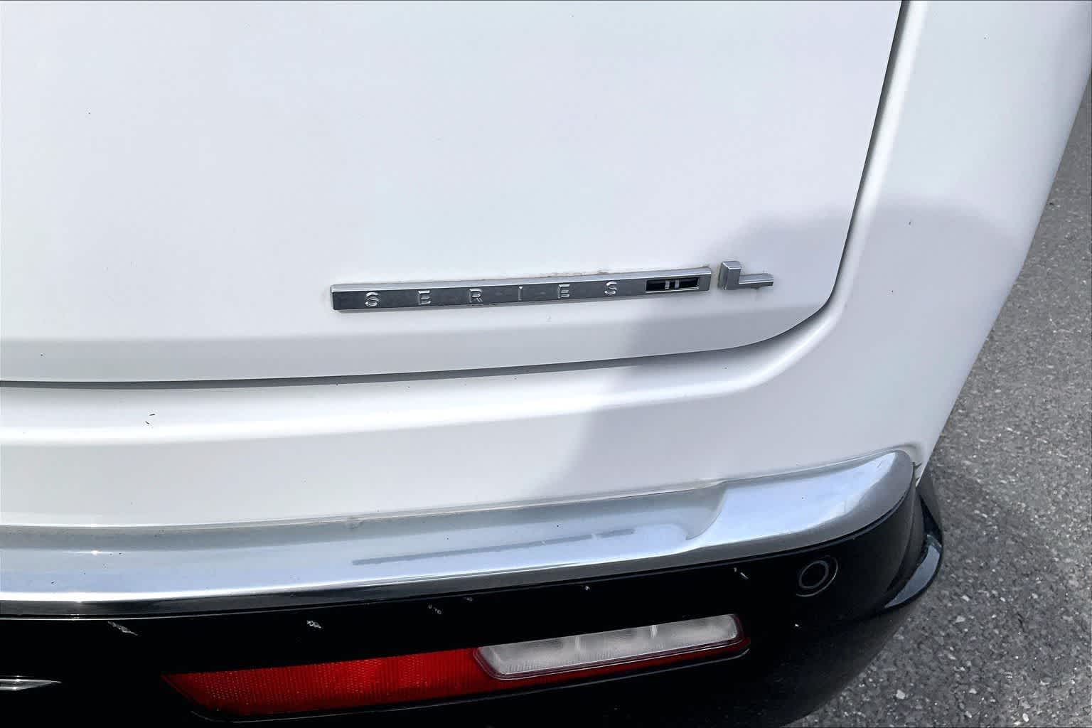 Thumbnail: 2023 Jeep Wagoneer - 7