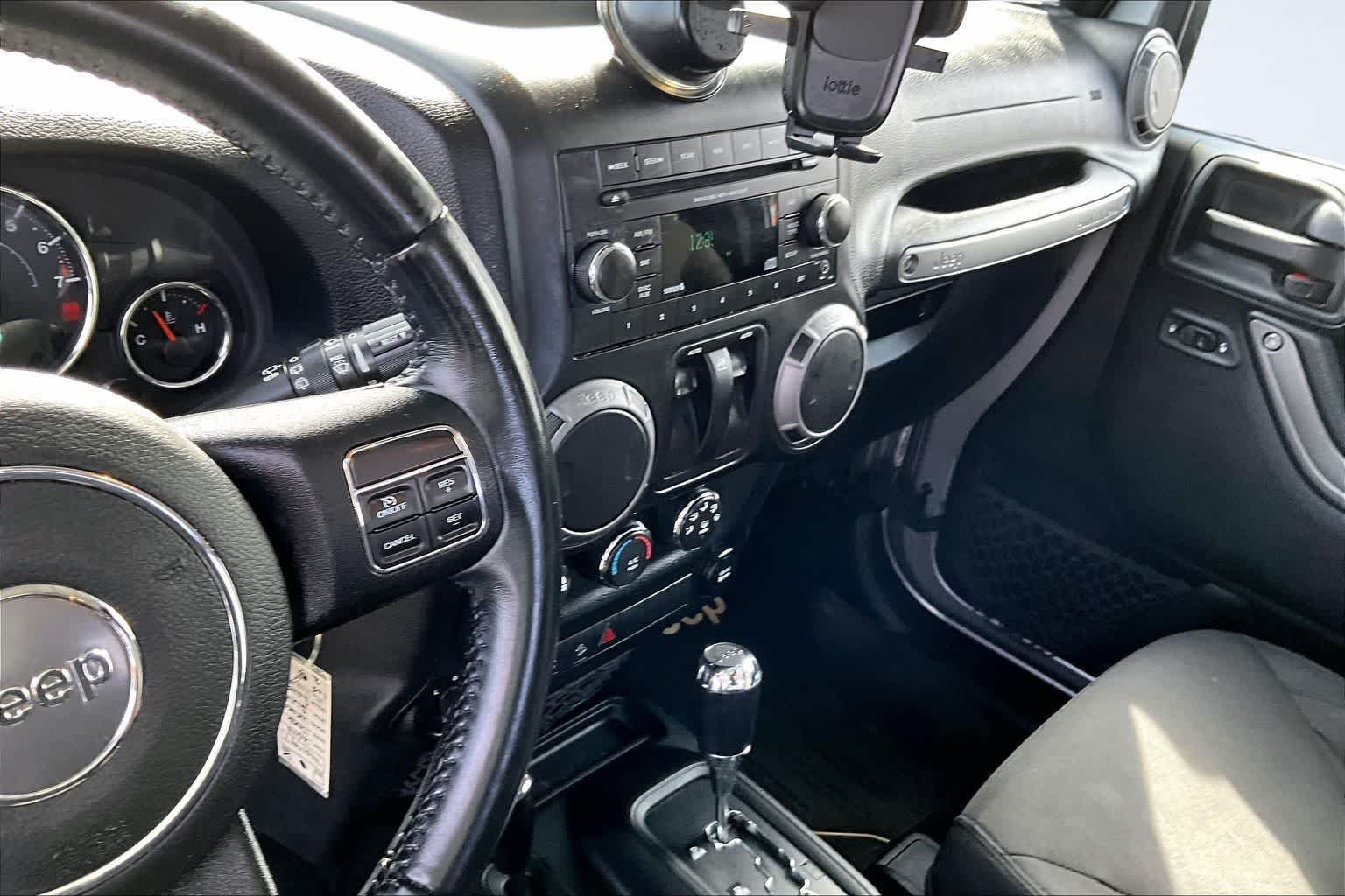 Thumbnail: 2017 Jeep Wrangler - 16