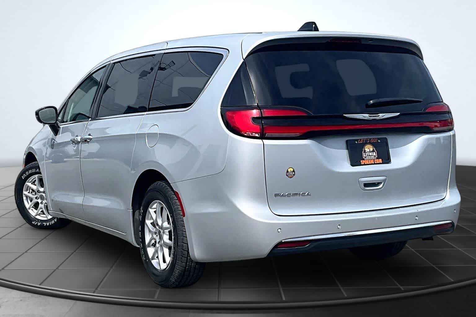 Thumbnail: 2024 Chrysler Pacifica - 4