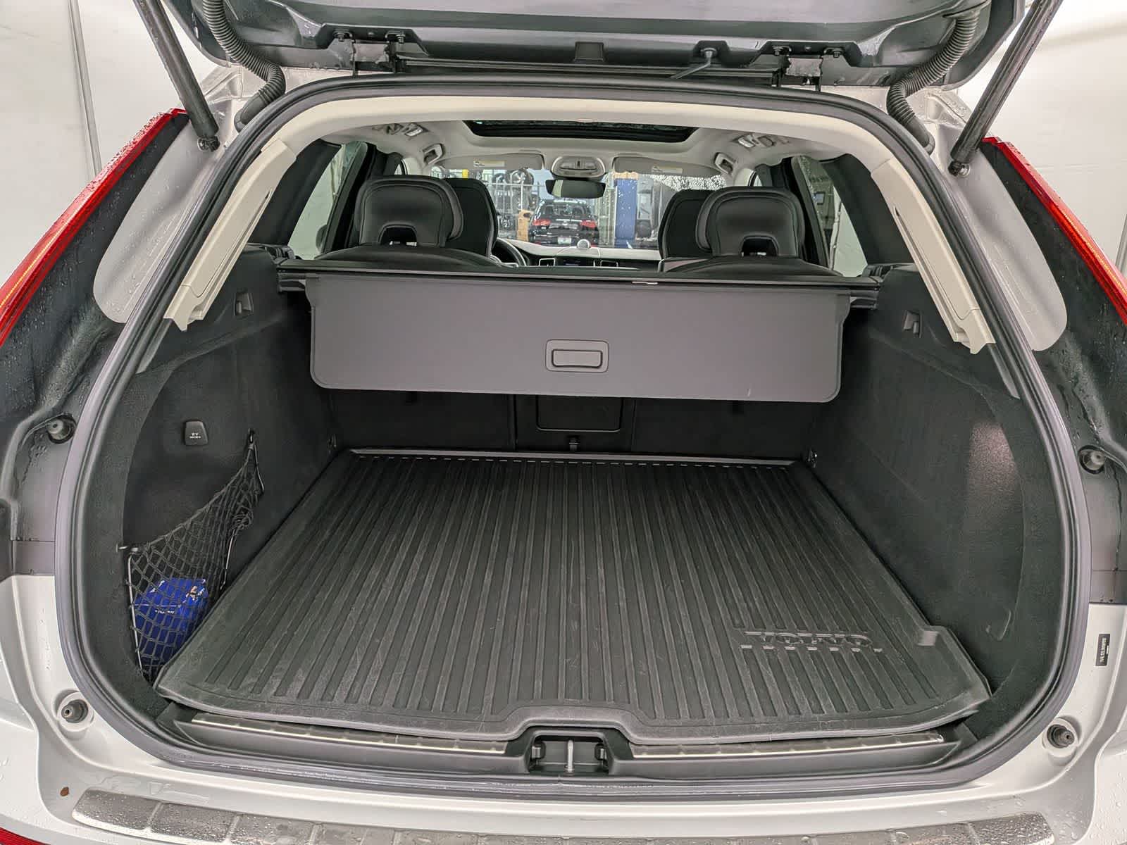 Thumbnail: 2022 Volvo XC60 - 35