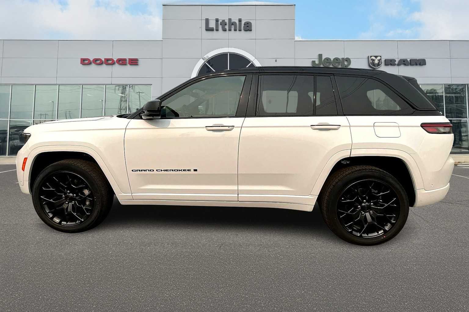 Thumbnail: 2025 Jeep Grand Cherokee - 3