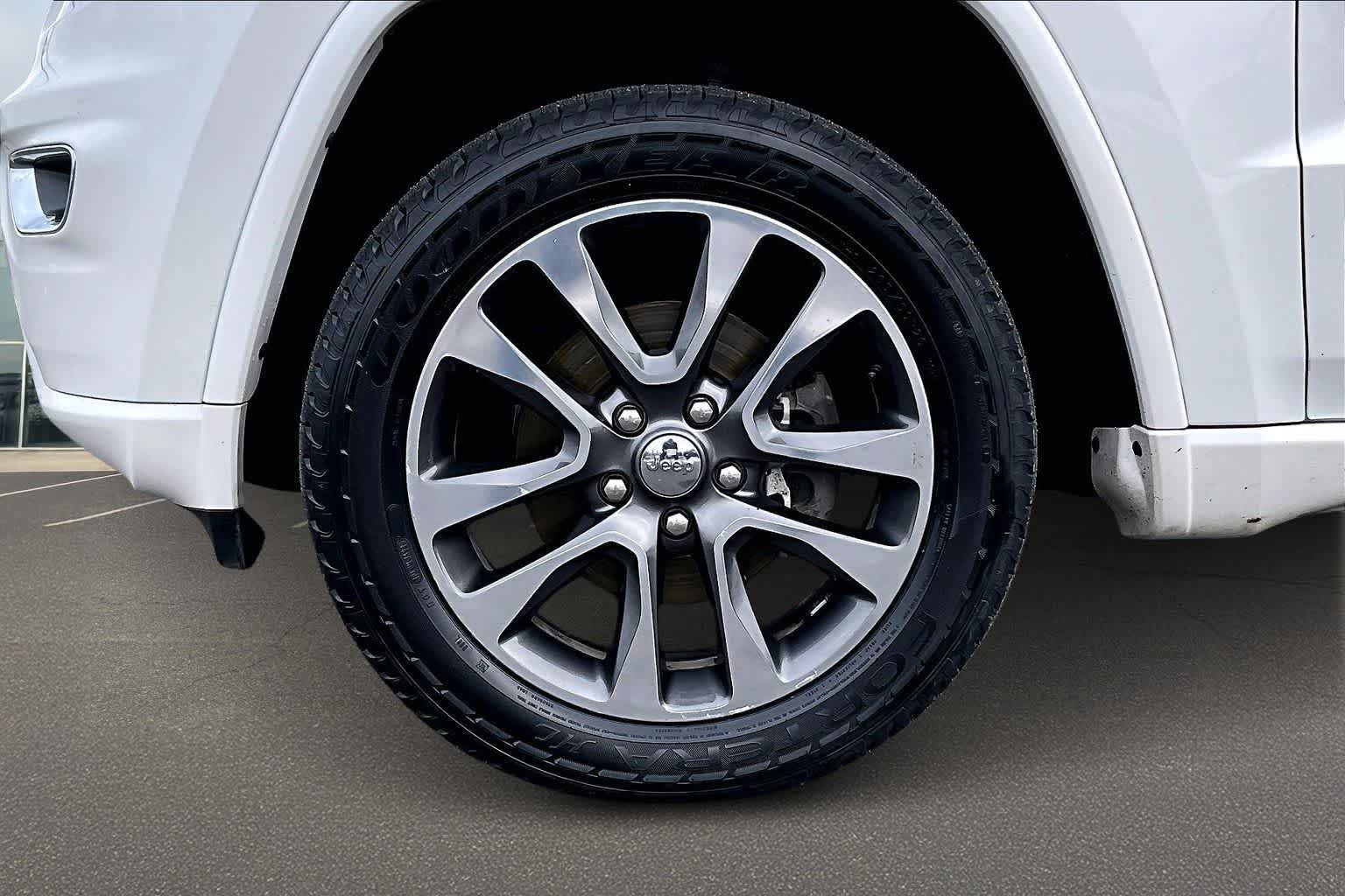 Thumbnail: 2017 Jeep Grand Cherokee - 8