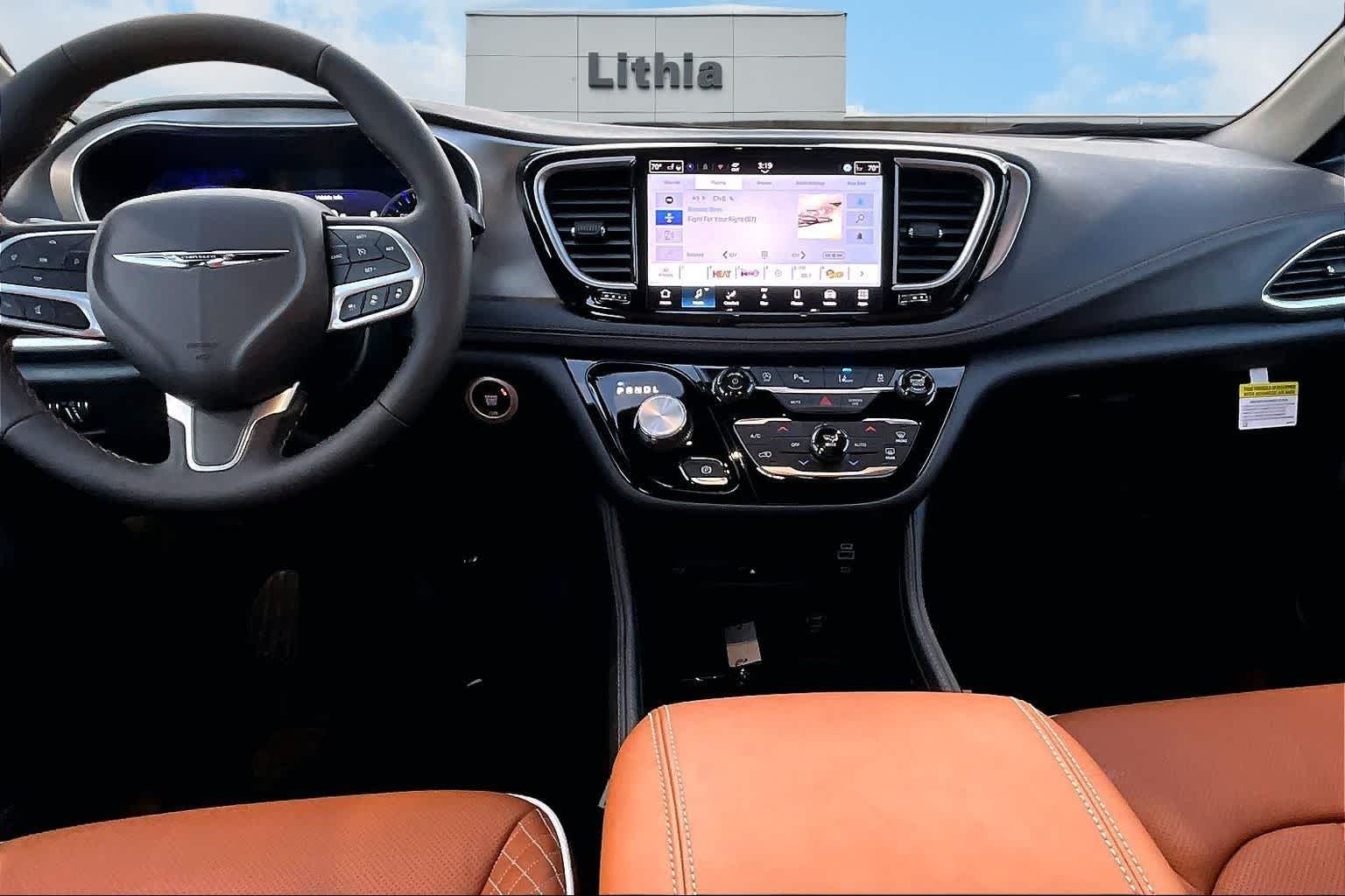 Thumbnail: 2026 Chrysler Pacifica - 10