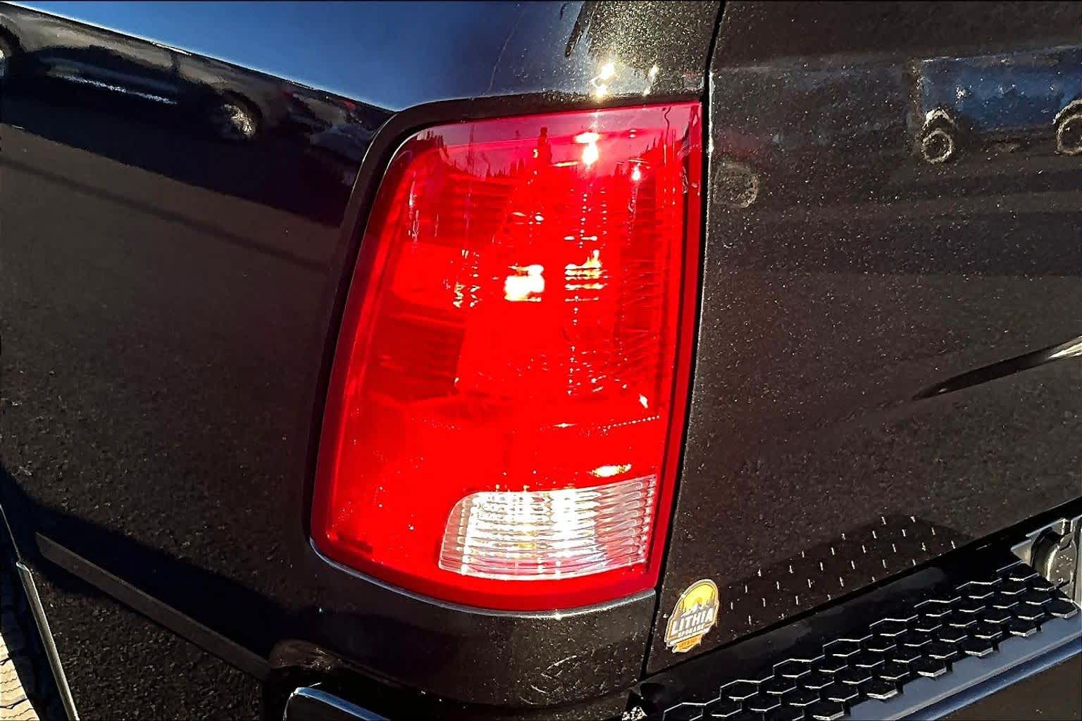 Thumbnail: 2019 RAM 1500 Classic - 32