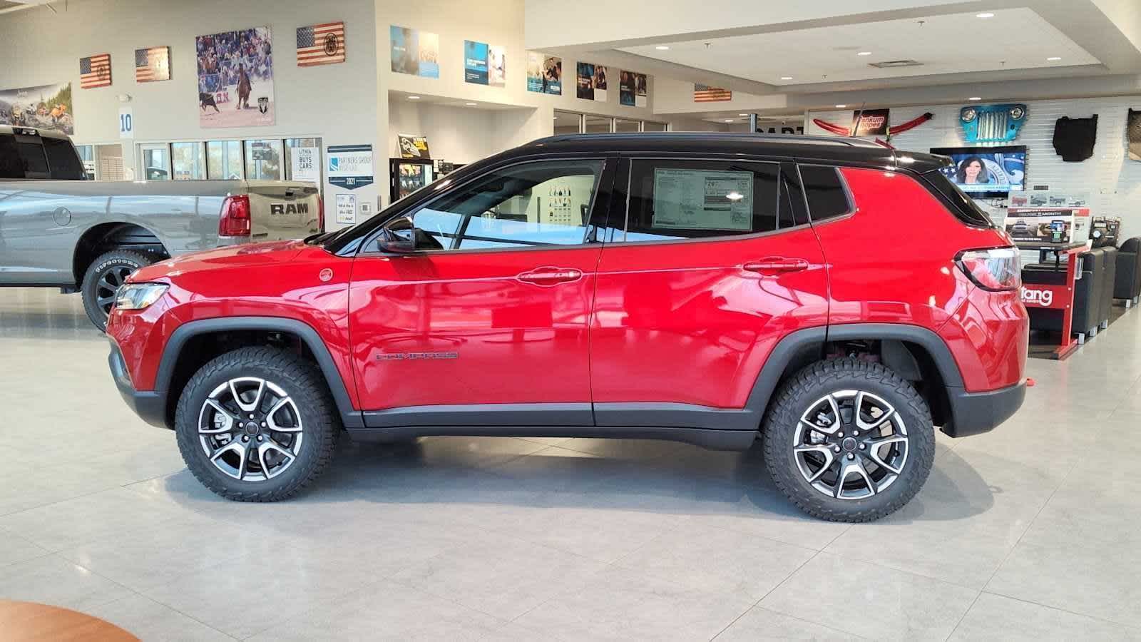 2026 Jeep Compass Trailhawk Sport photo 2