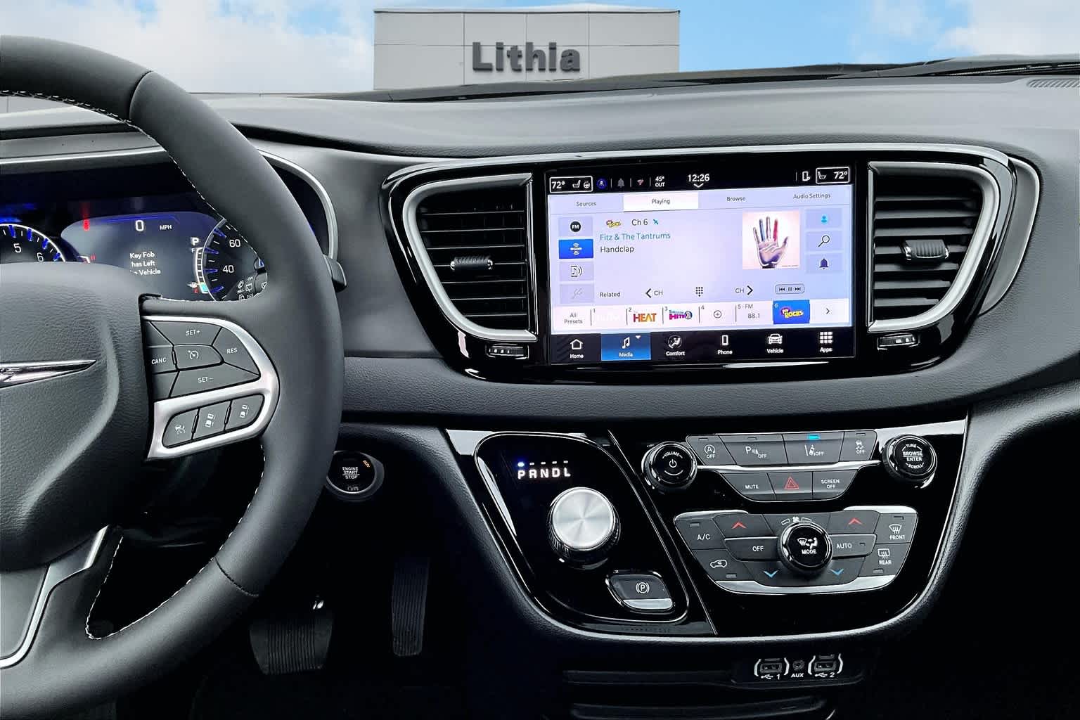 Thumbnail: 2025 Chrysler Voyager - 10