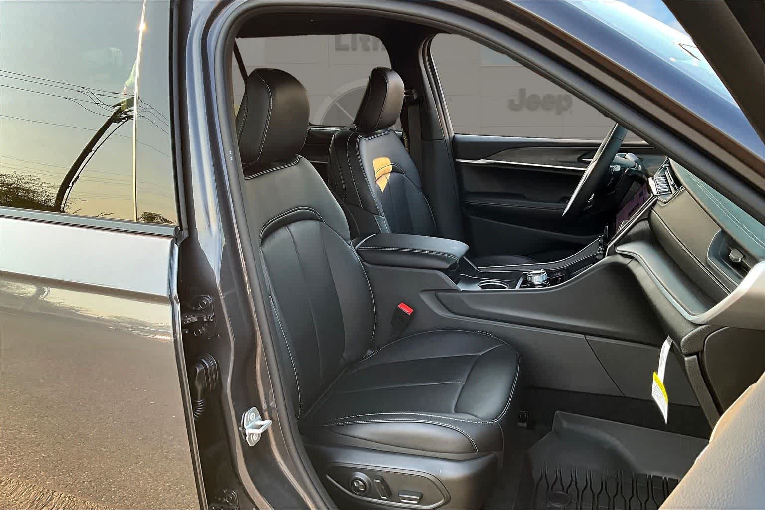 Thumbnail: 2025 Jeep Grand Cherokee L - 14