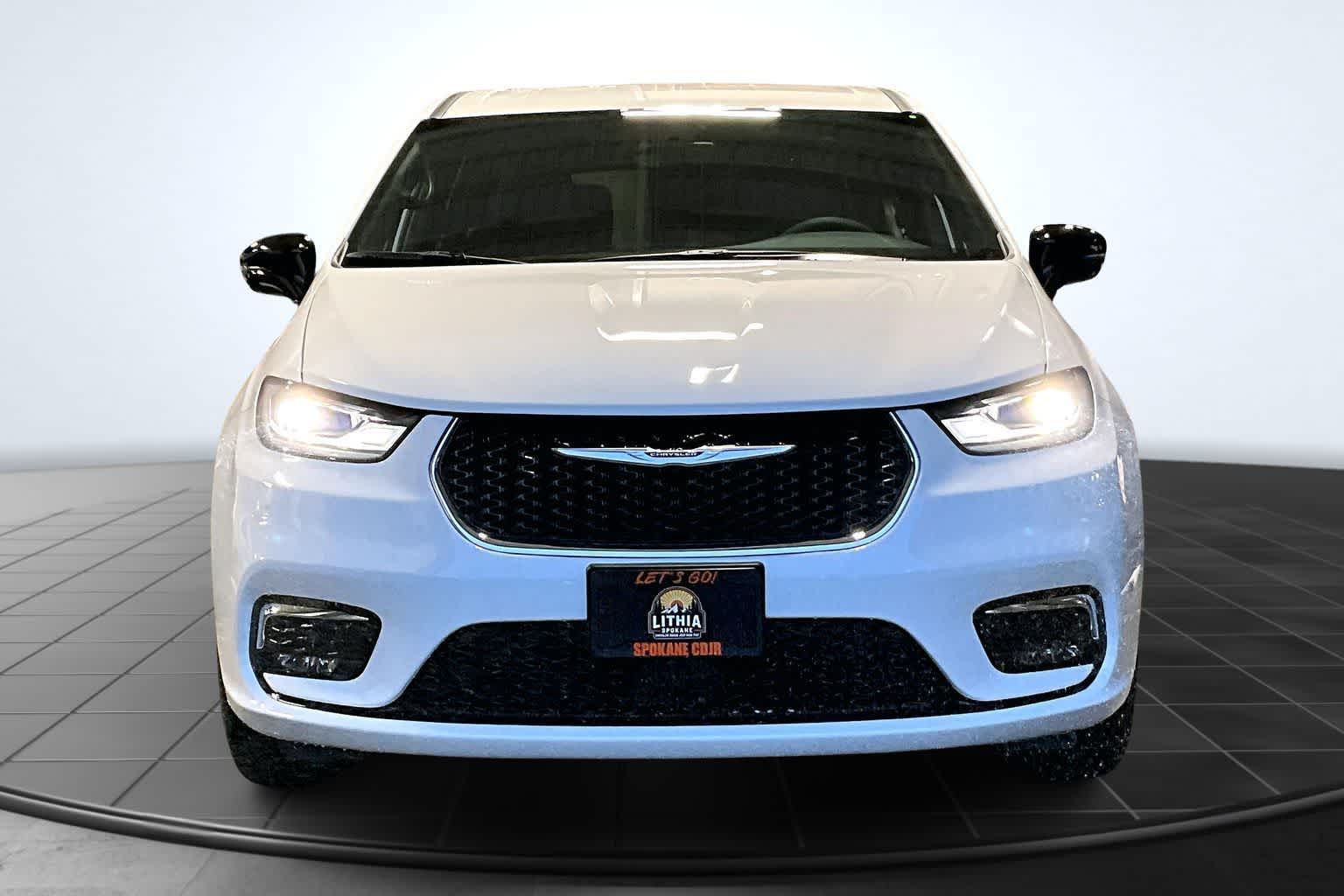 Thumbnail: 2026 Chrysler Pacifica - 6