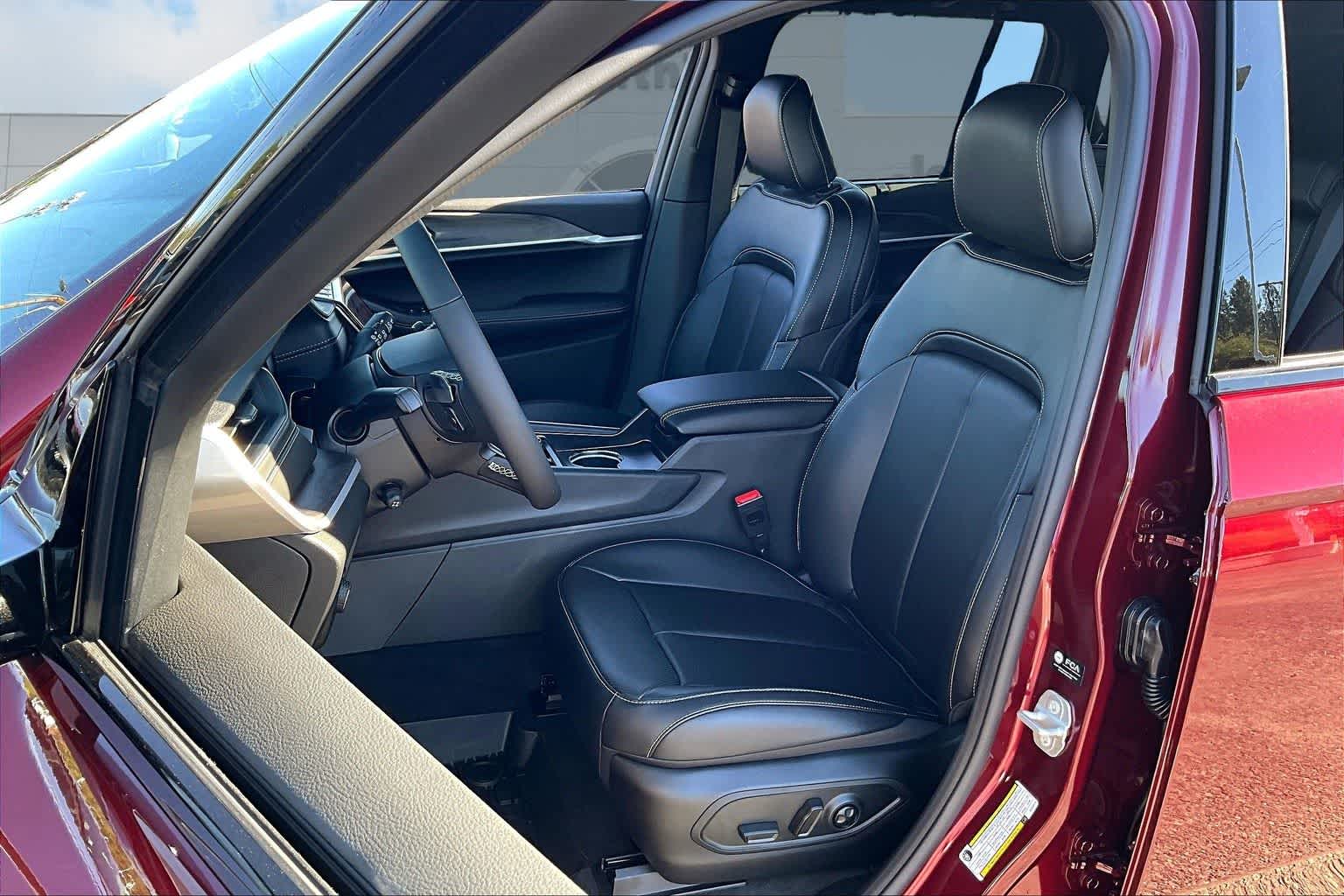 Thumbnail: 2025 Jeep Grand Cherokee - 11