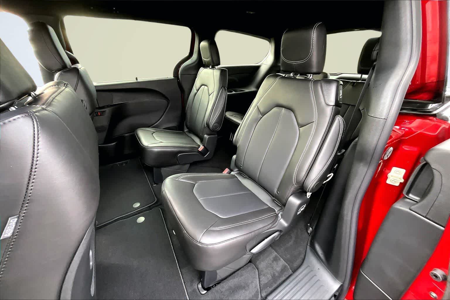 Thumbnail: 2026 Chrysler Pacifica - 13