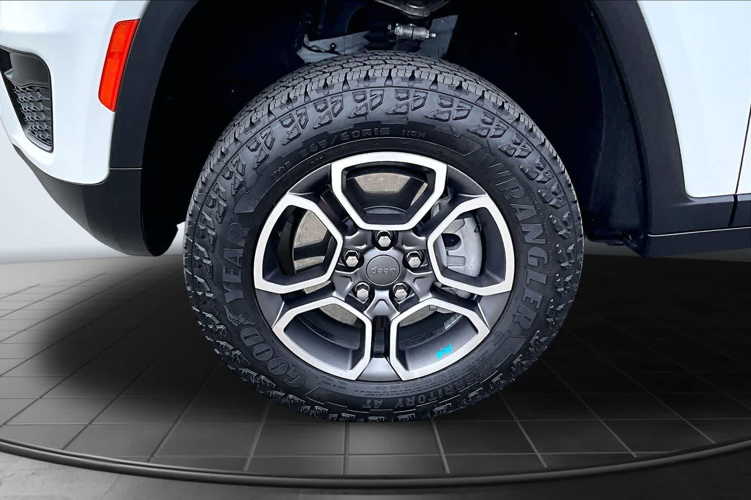 Thumbnail: 2022 Jeep Grand Cherokee - 7