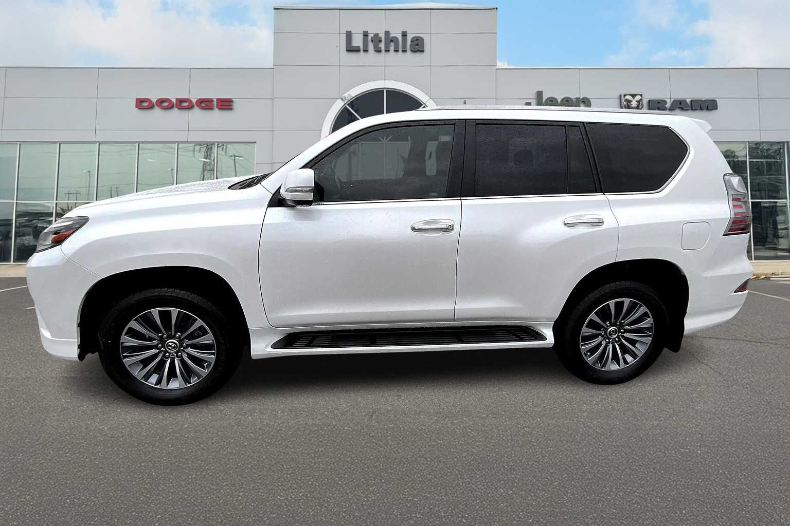 2023 Lexus GX 460 Luxury photo 3