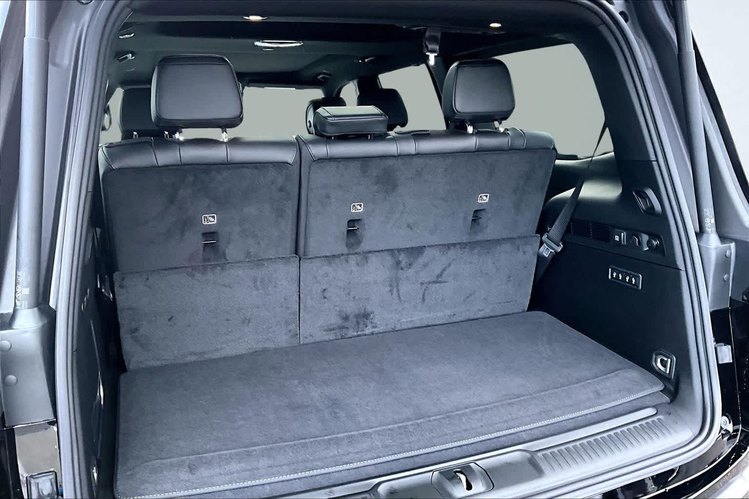 Thumbnail: 2026 Jeep Grand Wagoneer - 19