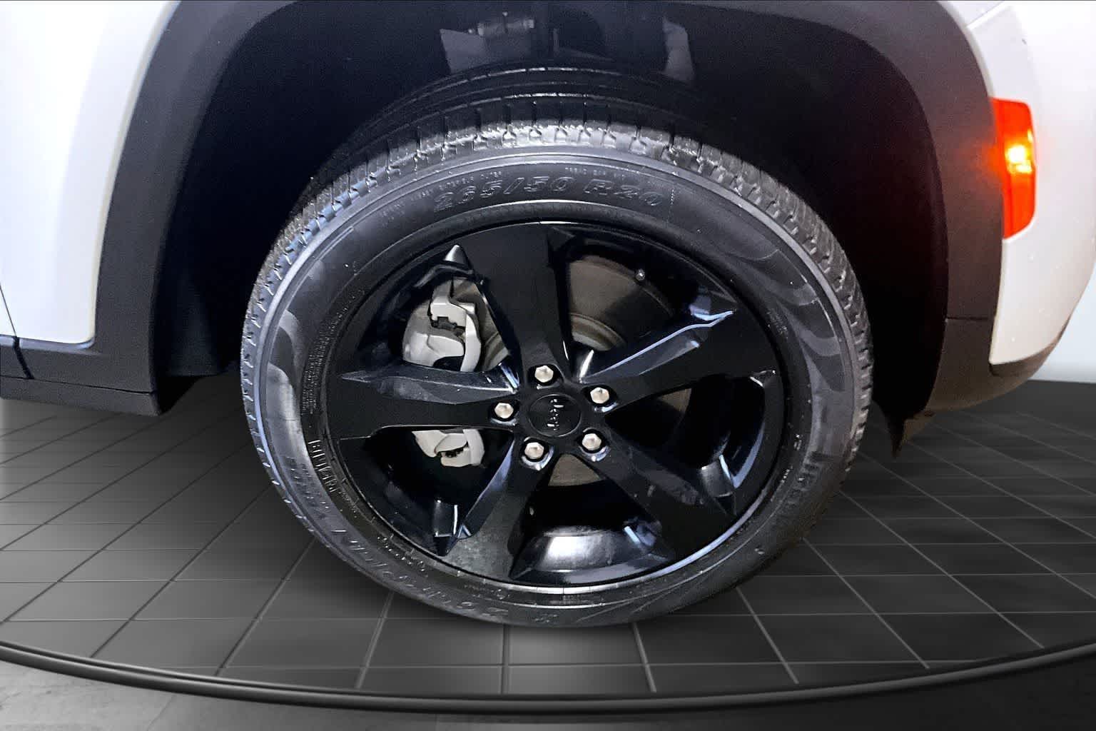 Thumbnail: 2023 Jeep Grand Cherokee L - 21