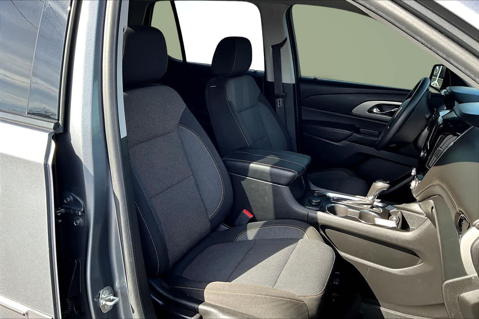 Thumbnail: 2020 Chevrolet Traverse - 14